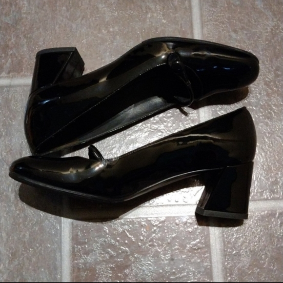 Stuart Weitzman Black patent leather block heel mary Jane size 6. - Picture 3 of 7